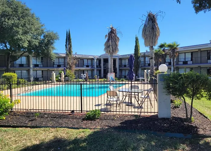 Knights Inn San Antonio Near Frost Bank Center